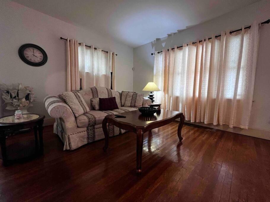 Comfortable 2-Bdrm Spacious Home With Wifi & Patio Indianapolis Exterior foto